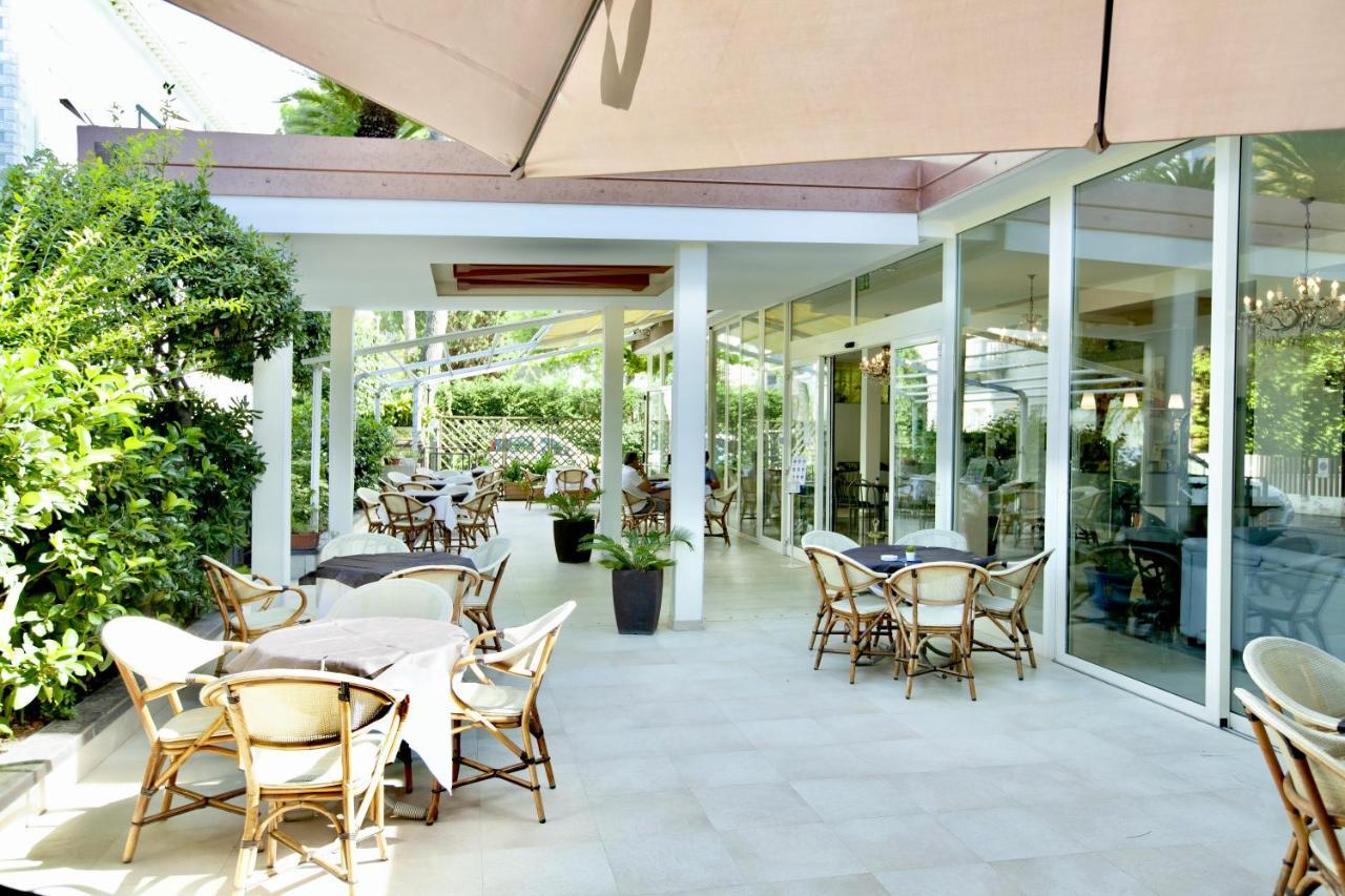 Hotel Maestri Riccione Exteriör bild